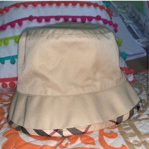 Burberry bucket hat